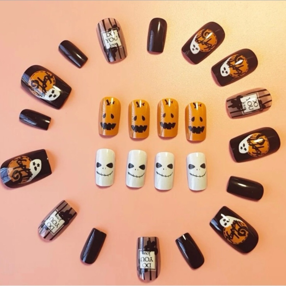 24 piece Halloween fake nails.